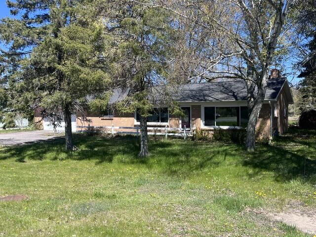 Property Photo:  1056 E Parkdale Avenue  MI 49660 