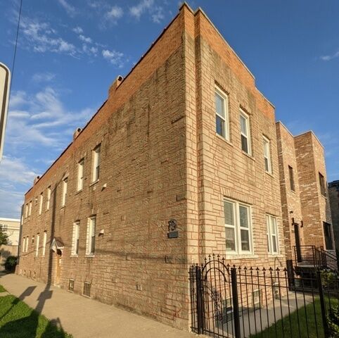 Property Photo:  2257 W Hirsch Street 2E  IL 60622 