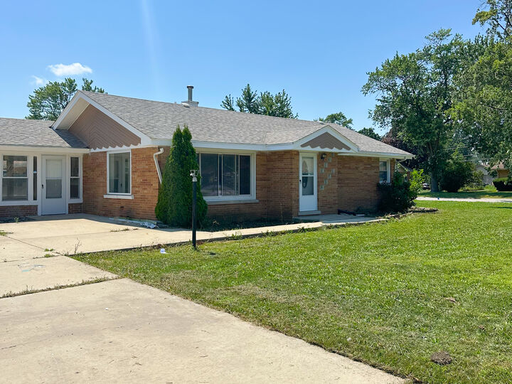 Property Photo:  9405 S 76th Court  IL 60457 