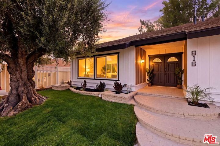 Property Photo:  816 Pamela Wood Street  CA 91320 