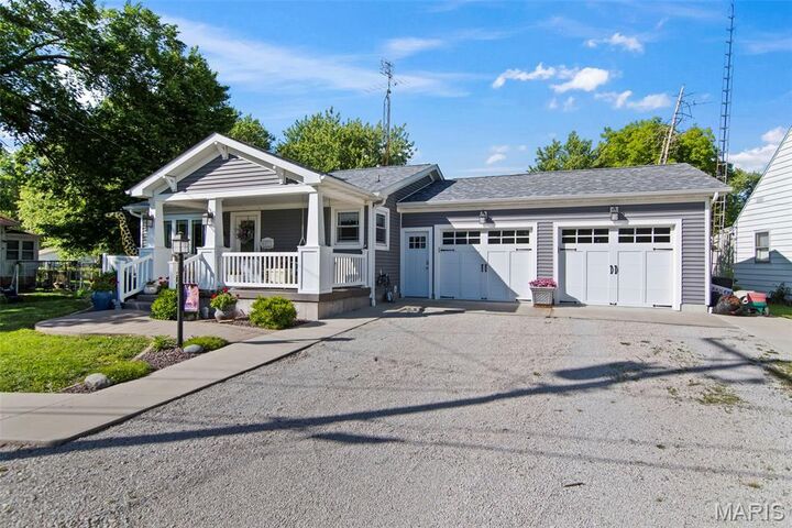 Property Photo:  451 S Spruce Street  IL 62075 