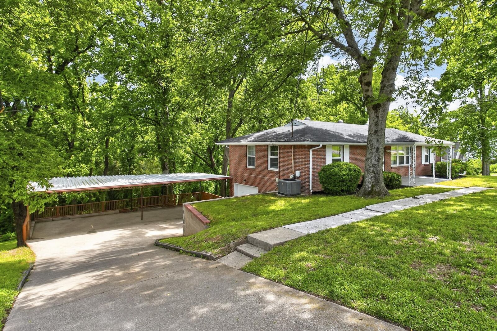 Property Photo:  2226 Weona Dr  TN 37214 