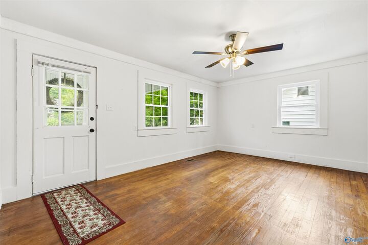 Property Photo:  605 4th Street NE  AL 35967 