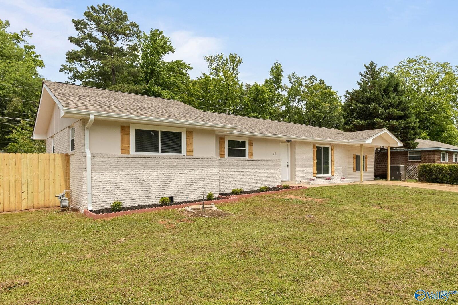 Property Photo:  618 Harolds Drive NW  AL 35806 
