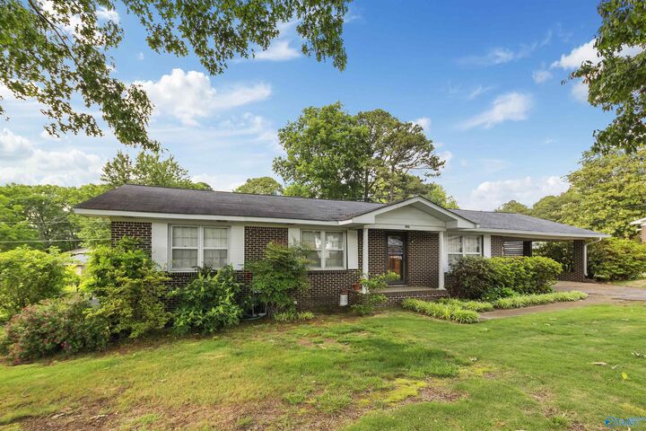 Property Photo:  944 4th Avenue NW  AL 35016 
