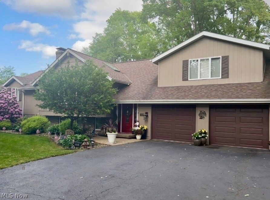 Property Photo:  111 Albert Street  OH 44444 