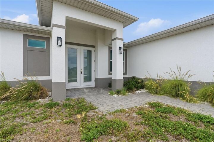 Property Photo:  326 NE 20th Ter  FL 33909 