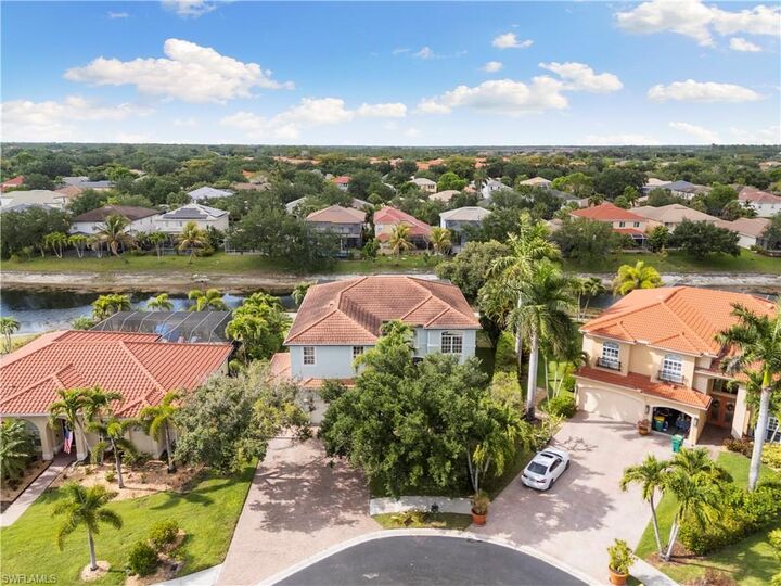 Property Photo:  8503 Laurel Lakes Cv  FL 34119 