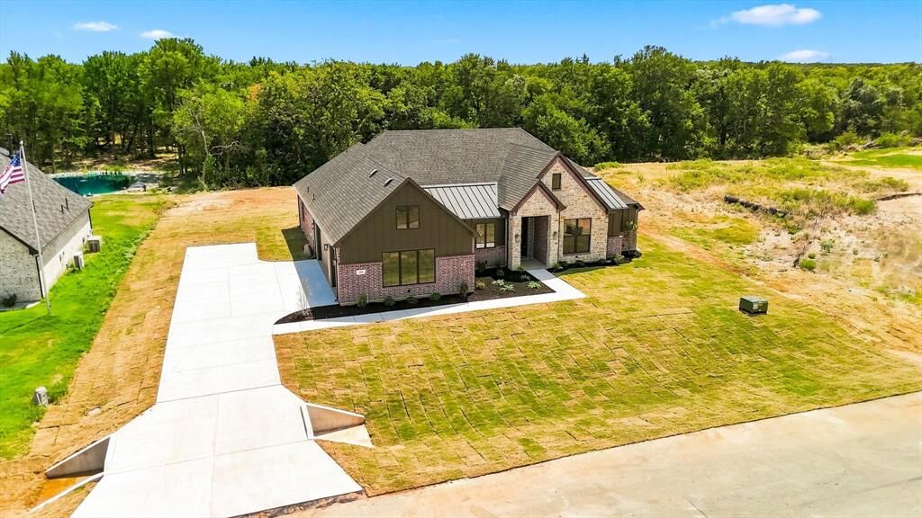 Property Photo:  224 Stuart Street  TX 76073 