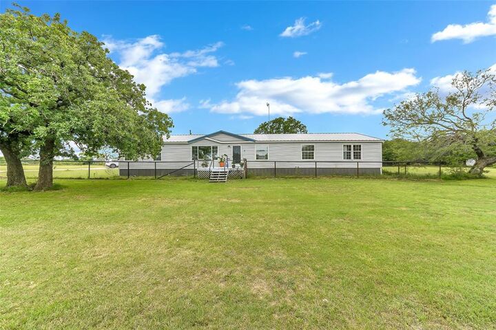 Photo de la propriété: 197 County Road 3382 TX 76073
