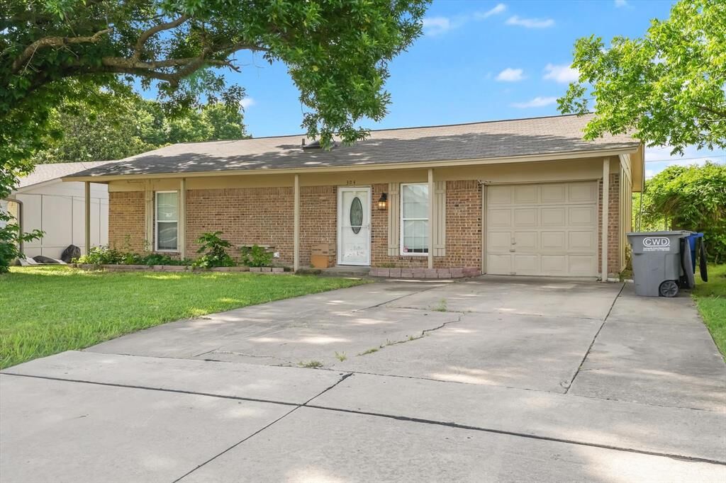 Property Photo:  304 E Stone Road  TX 75098 