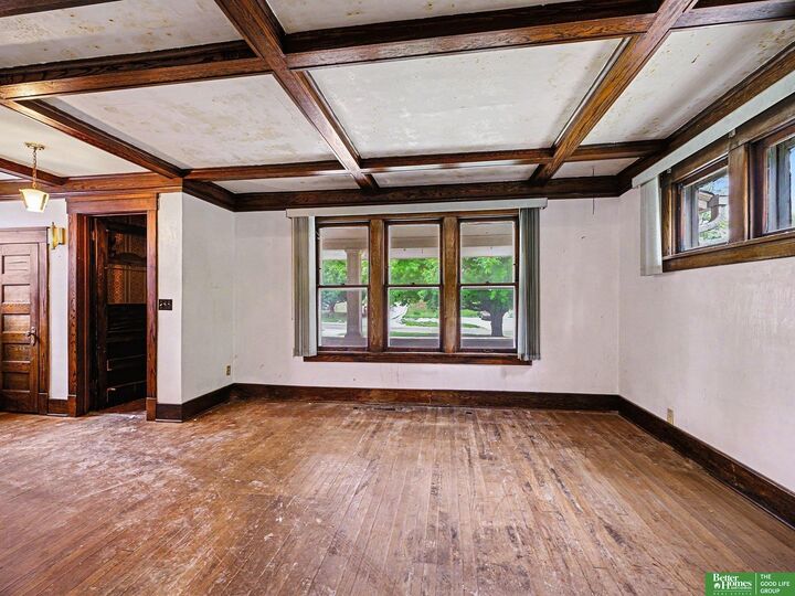 Property Photo:  2430 Fontenelle Boulevard  NE 68104 