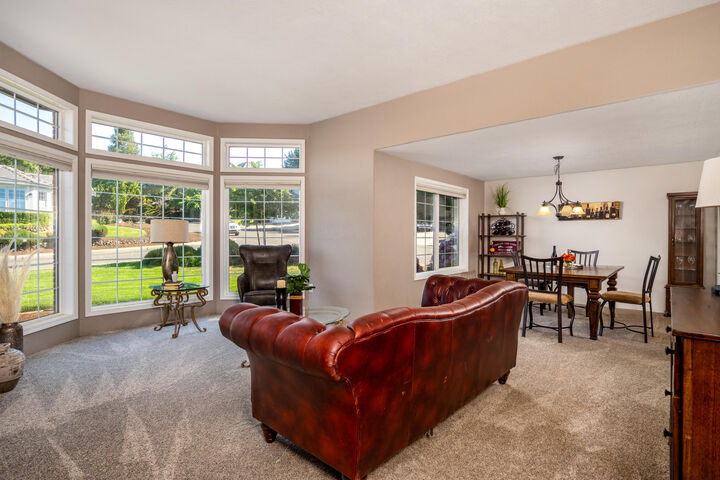 Property Photo:  2928 Flint Ridge Avenue  OR 97504 