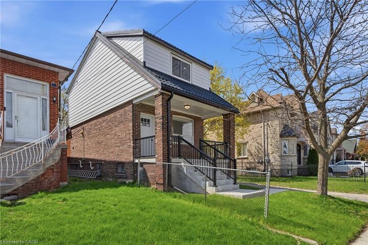 Property Photo:  1049 Glencairn Avenue Garage Upper  ON M6B 2B1 