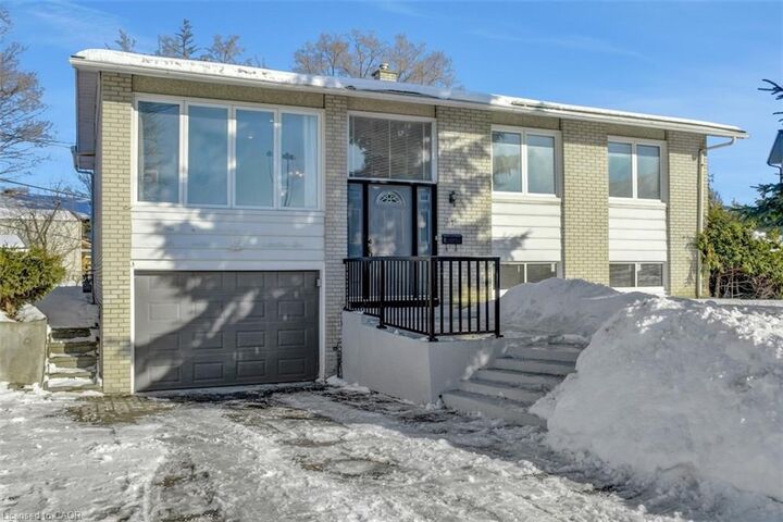 Property Photo:  31 Bellfield Street  ON K2B 6K7 