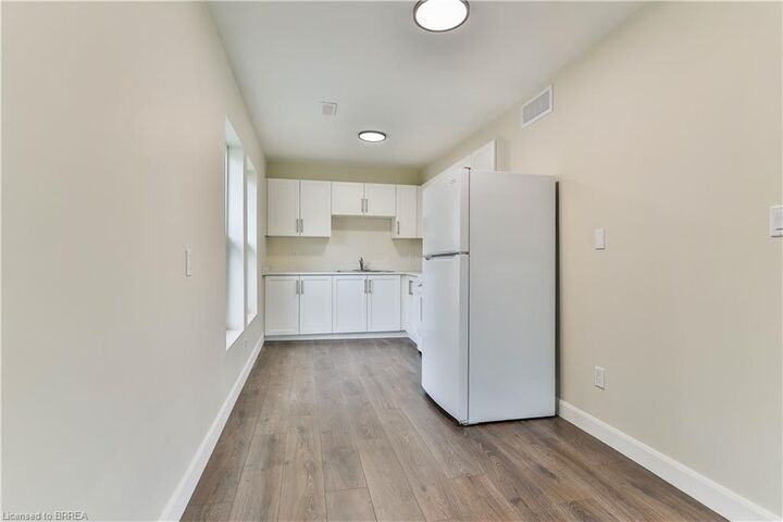 Property Photo:  321 Dalhousie Street B  ON N3S 3V8 