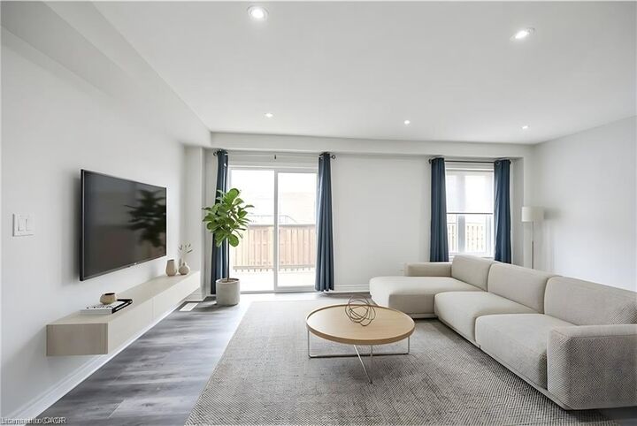 Property Photo:  70 Highgate Drive 44  ON L8J 0E8 