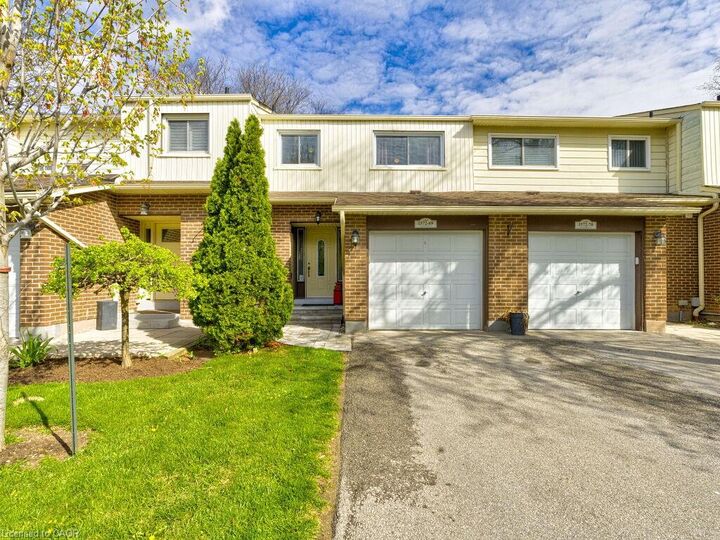 Property Photo:  1572 Newlands Crescent 69  ON L7M 1V6 