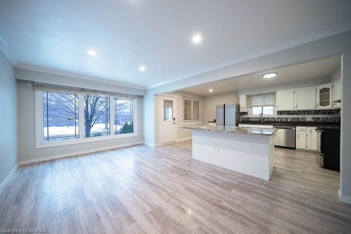 Property Photo:  45 Buckingham Street  ON N3R 3B2 