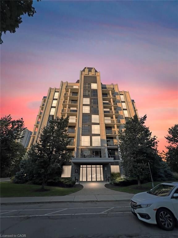 Property Photo:  90 Charlton Avenue W 801  ON L8P 0B4 