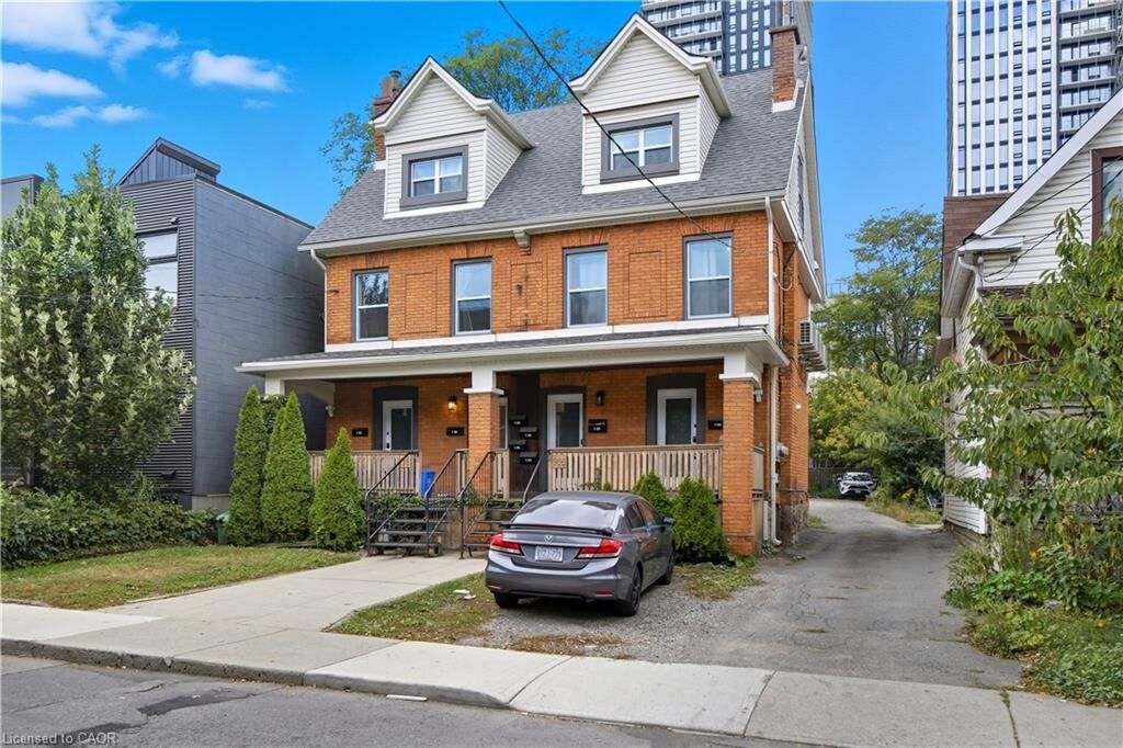 Property Photo:  113 Catharine Street N  ON L8R 1J5 