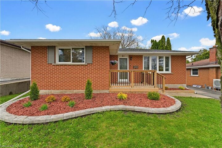 Property Photo:  24 Hillmount Street  ON N2C 2C6 