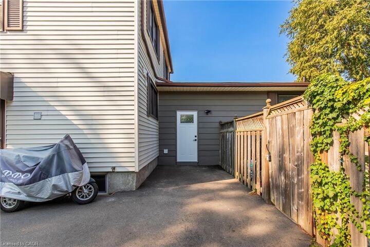 Property Photo:  2 Thorndale Avenue C  ON L2R 6A3 
