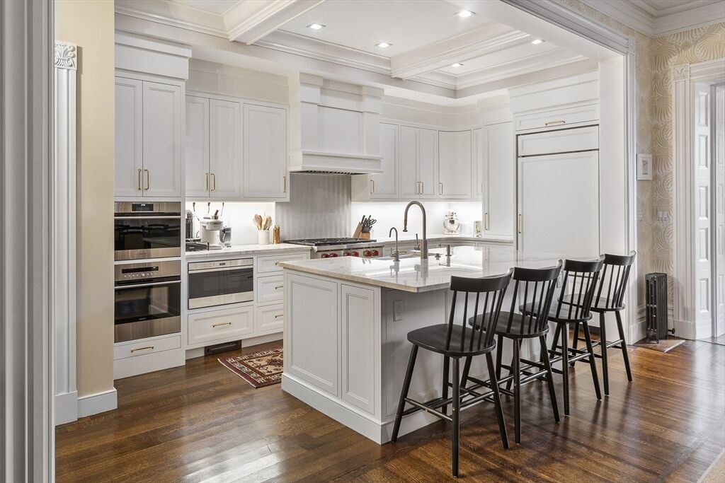 Property Photo:  53 Mount Vernon St 2  MA 02108 
