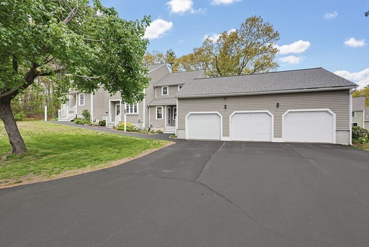 Property Photo:  204 Laurelwood Dr 204  MA 01747 