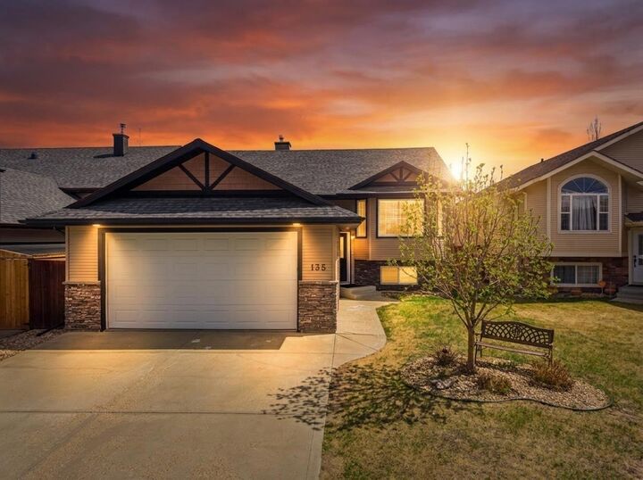 Property Photo:  135 Issard Close  AB T4R 0C2 
