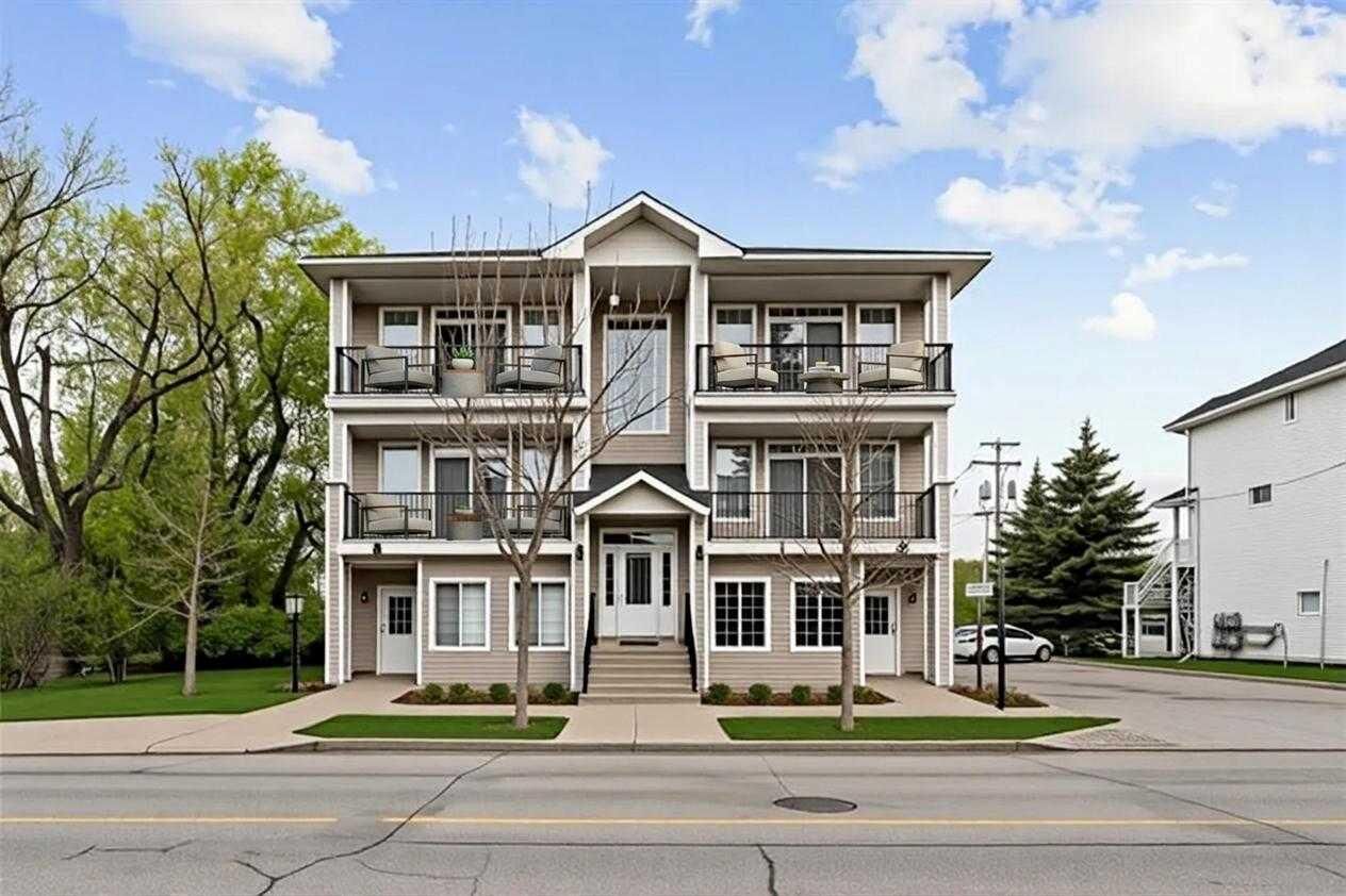 Property Photo:  29 N Railway Street 201  AB T1S 1B6 