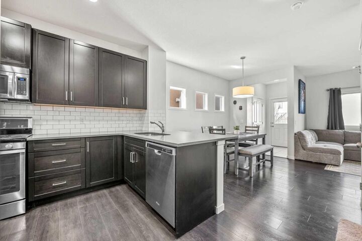 Property Photo:  432 Marquis Heights SE  AB T3M 1V1 