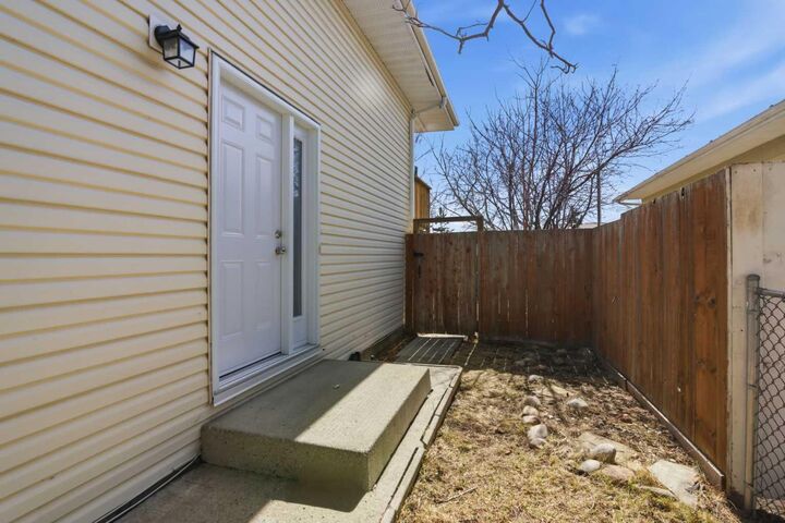 Property Photo: 6333/6335 24 Avenue NE AB T1Y 2C5