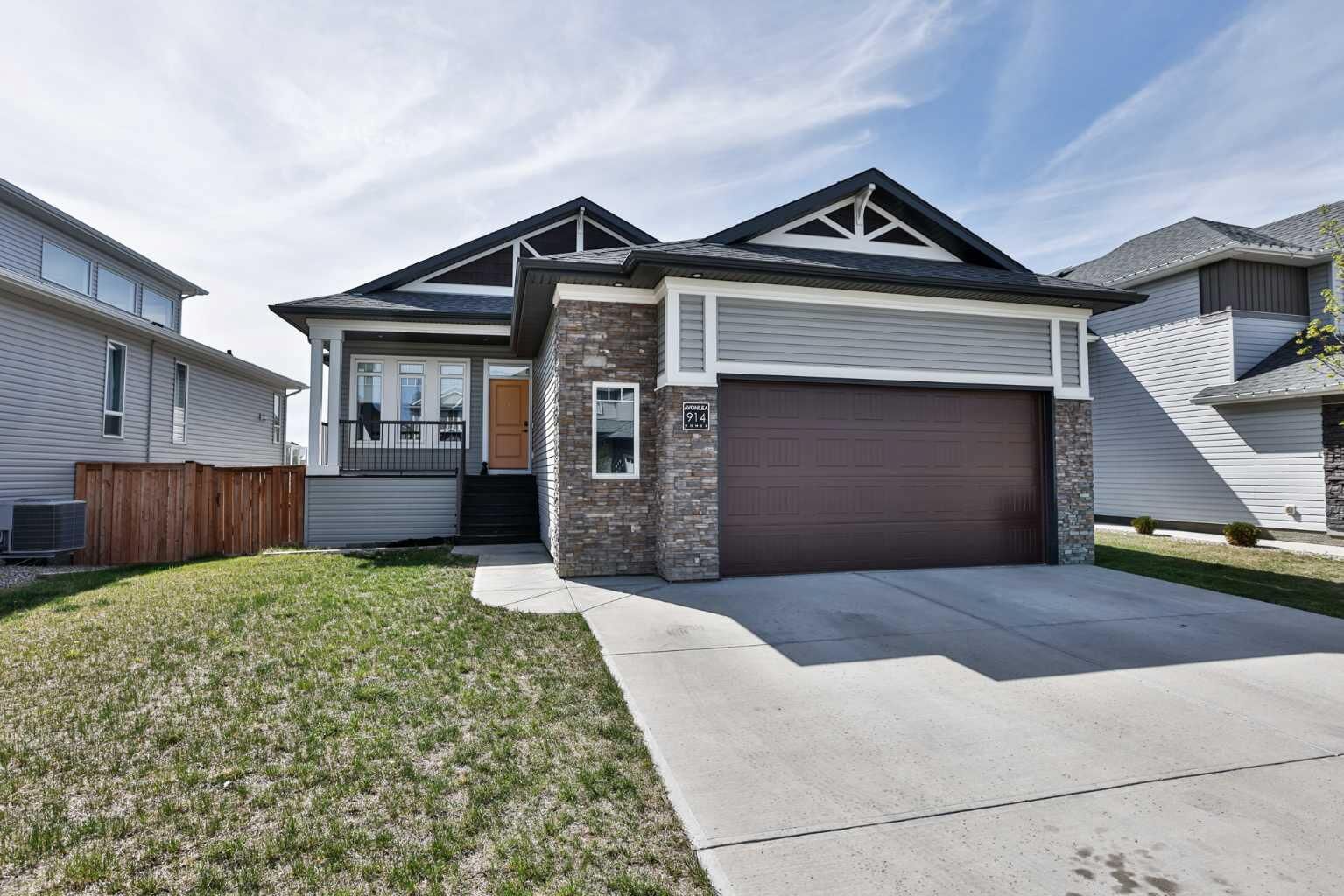 Property Photo:  914 Maydell Palmer Vista N  AB T1H 7B7 
