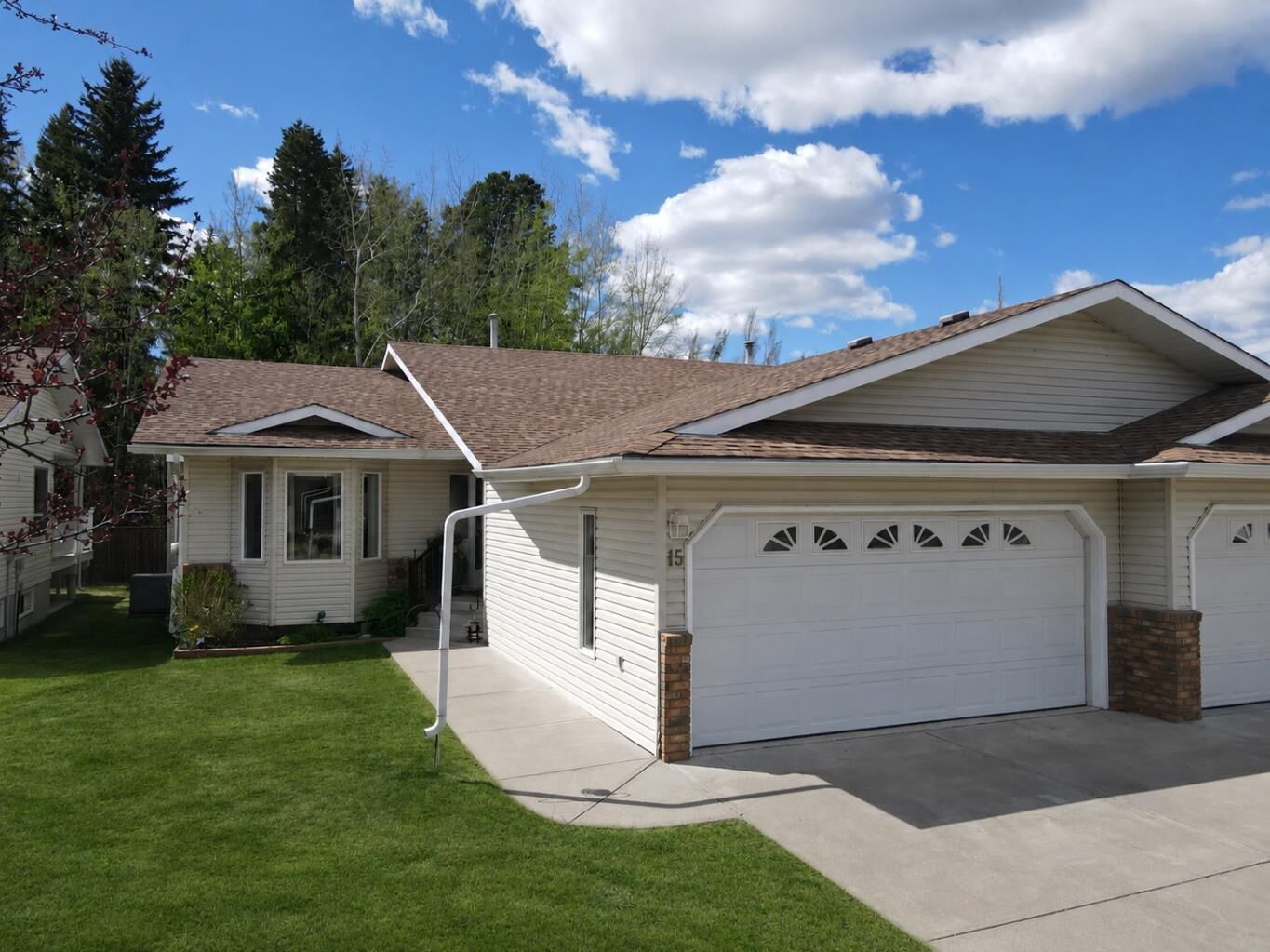 Property Photo:  180 Park Drive 15  AB T7S 1S5 