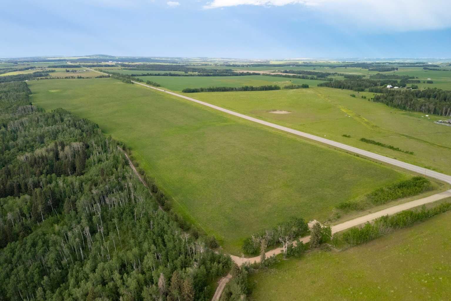 Property Photo: SW 15-32-4w5m Township Road 322 AB T0M 1X0