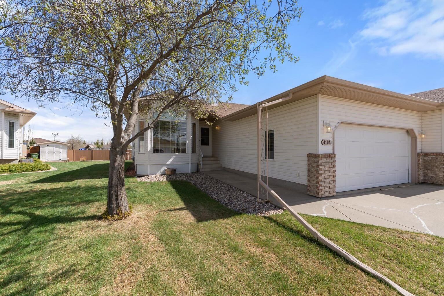 Property Photo:  410A Edgewood Close  AB T4V 4N7 