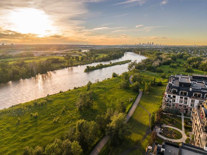 Property Photo: 221 Quarry Way SE 305 AB T2C 5M7