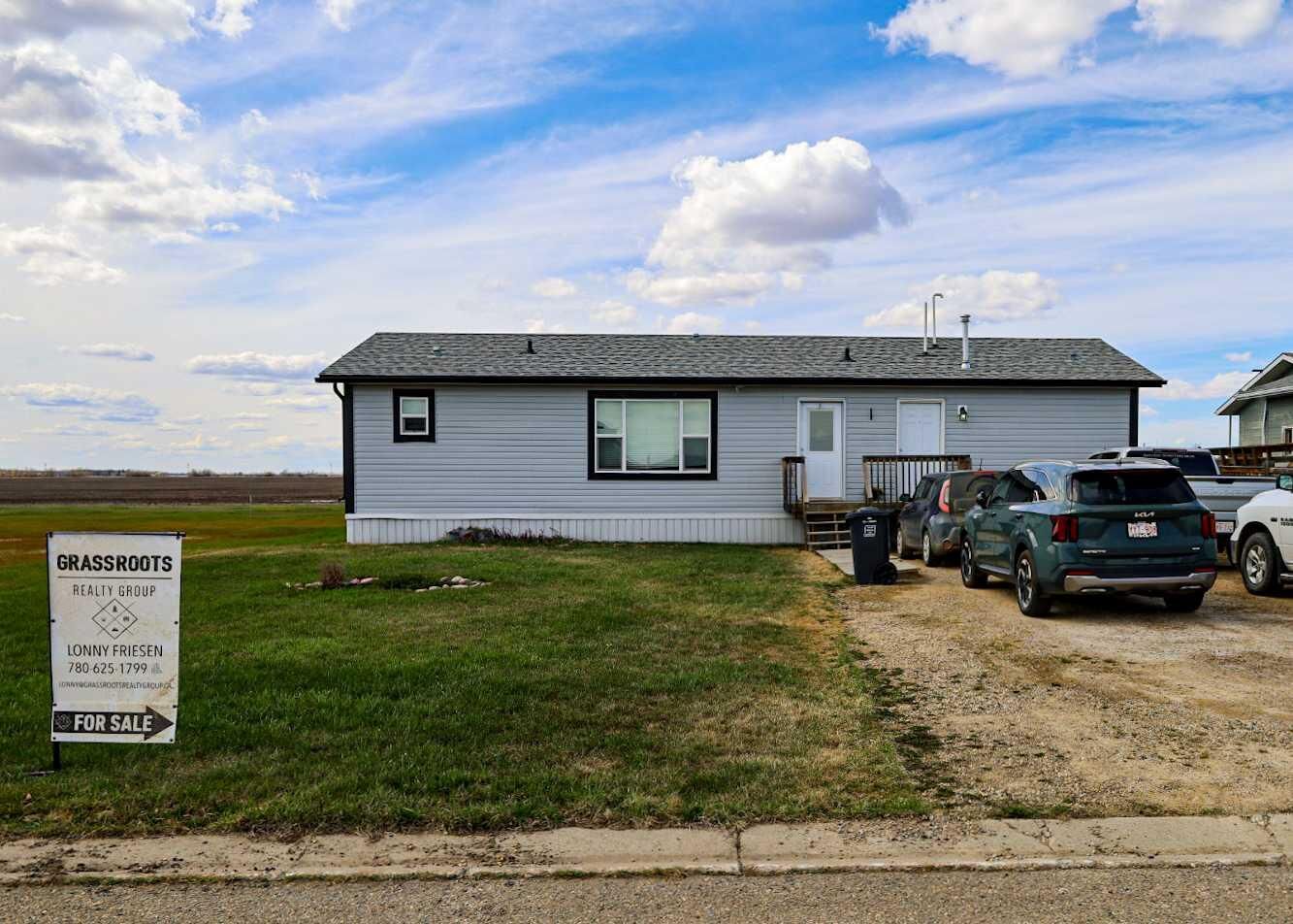 Property Photo:  9718 103 Street  AB T0H 2B0 