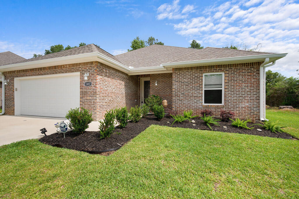 Property Photo:  1402 Audrey  LA 70634 