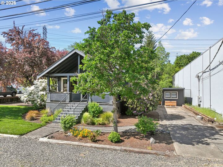 Property Photo: 2105 SE Ochoco St OR 97222