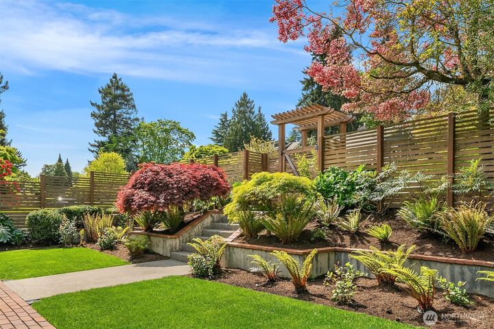 Property Photo:  1414  Lake Washington Boulevard S  WA 98144 