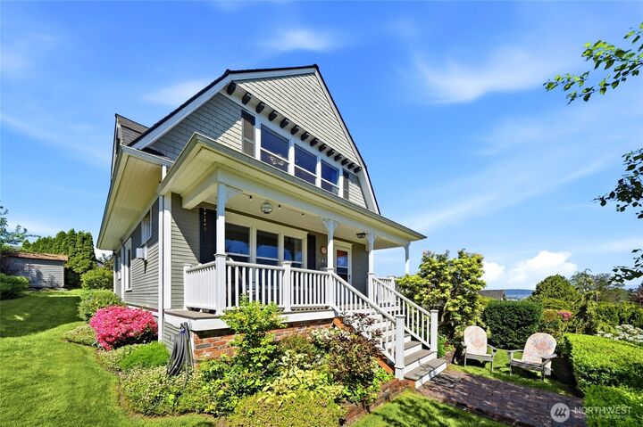 Property Photo:  3420  Federal Avenue  WA 98201 