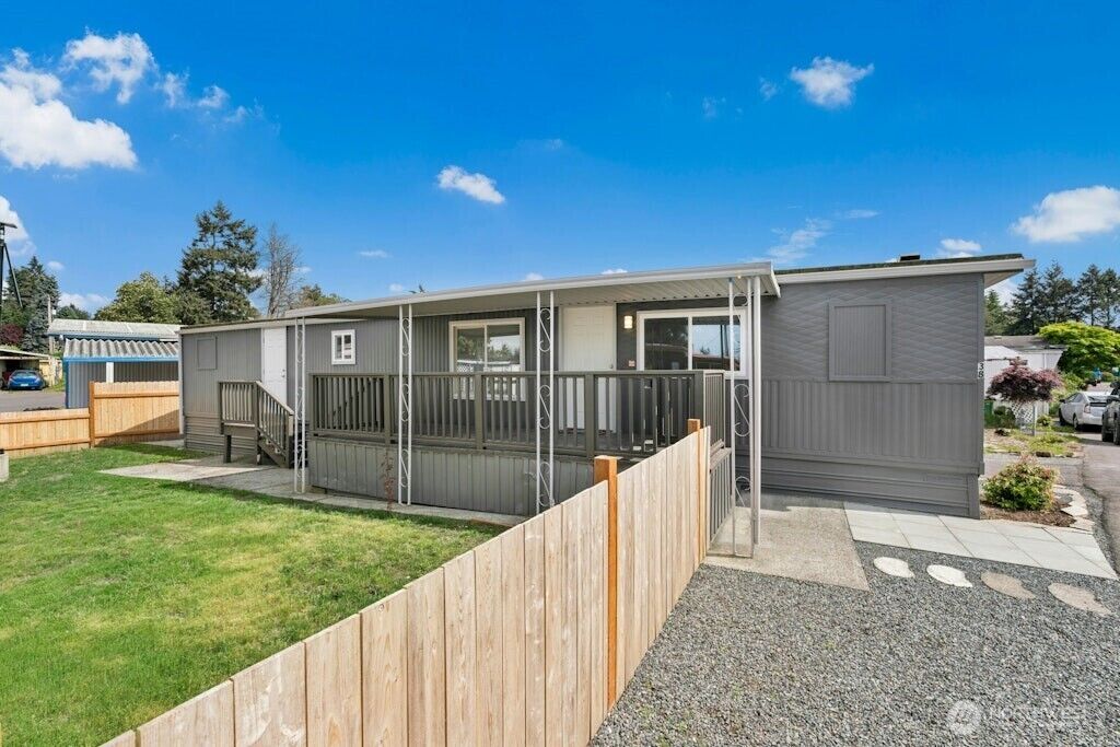 Property Photo:  12200  Stone Avenue N 38  WA 98133 