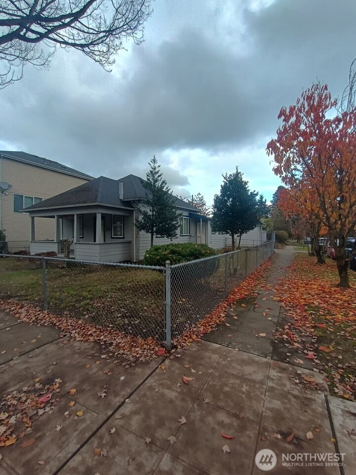 Property Photo:  1922  15th Avenue S  WA 98144 