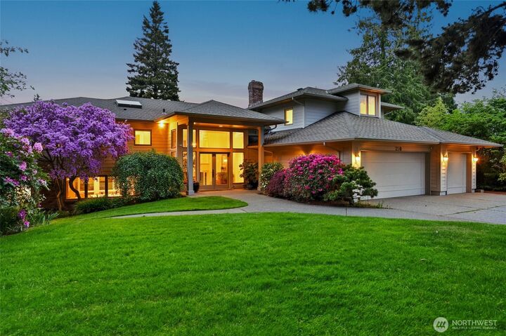 Property Photo:  250  Heather Road  WA 98203 