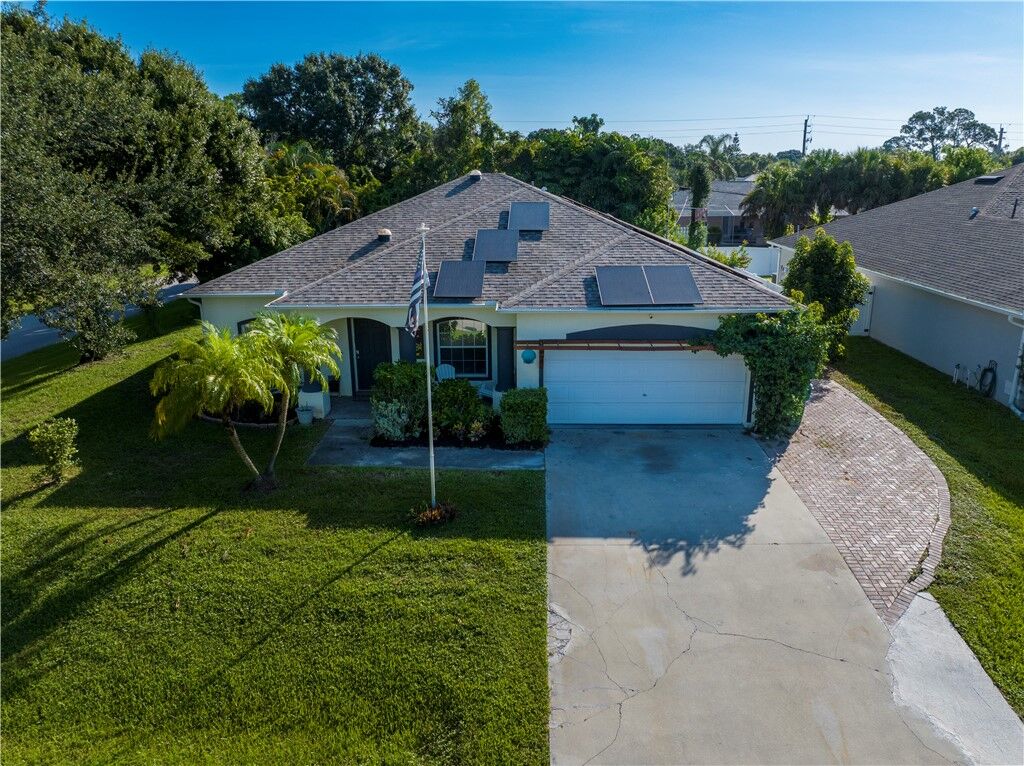 Property Photo:  1302 Coverbrook Lane  FL 32958 