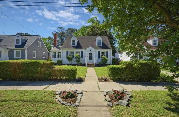Property Photo:  10 E Southampton Ave  VA 23669 