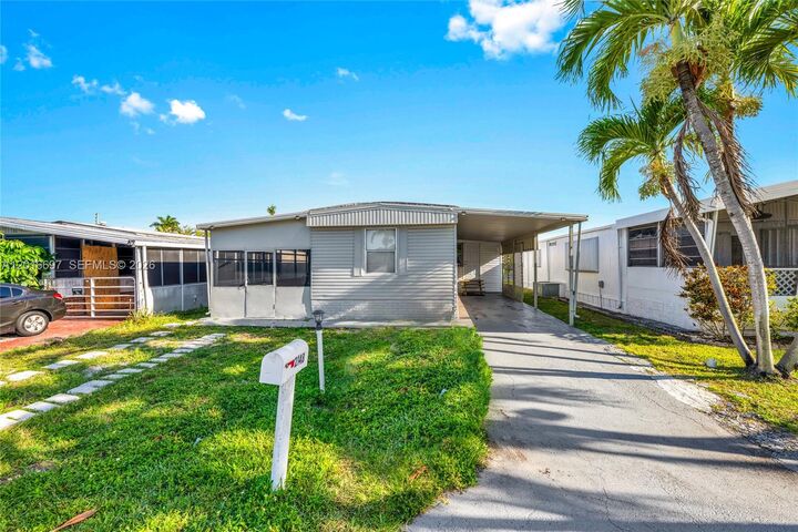 Property Photo:  2148 SW 52nd St  FL 33312 