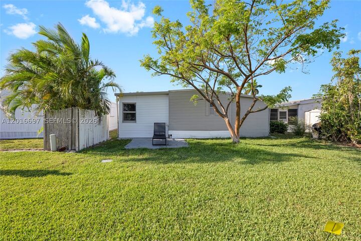 Property Photo:  2148 SW 52nd St  FL 33312 